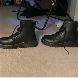 Off Brand Men’s Doc Martins Boots